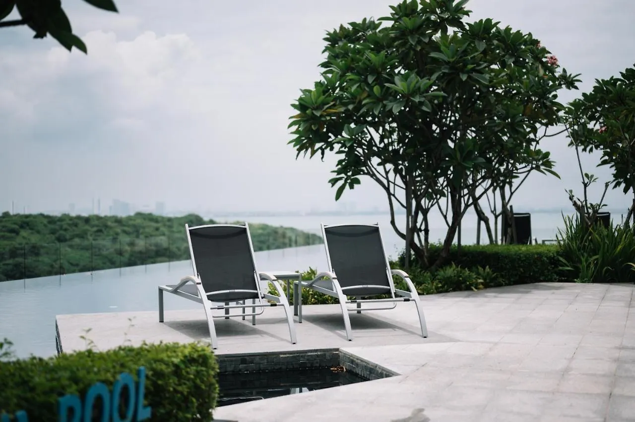 New Infinity Pool 3 Bedrooms 2 Carparks Jelutong Lejlighed
